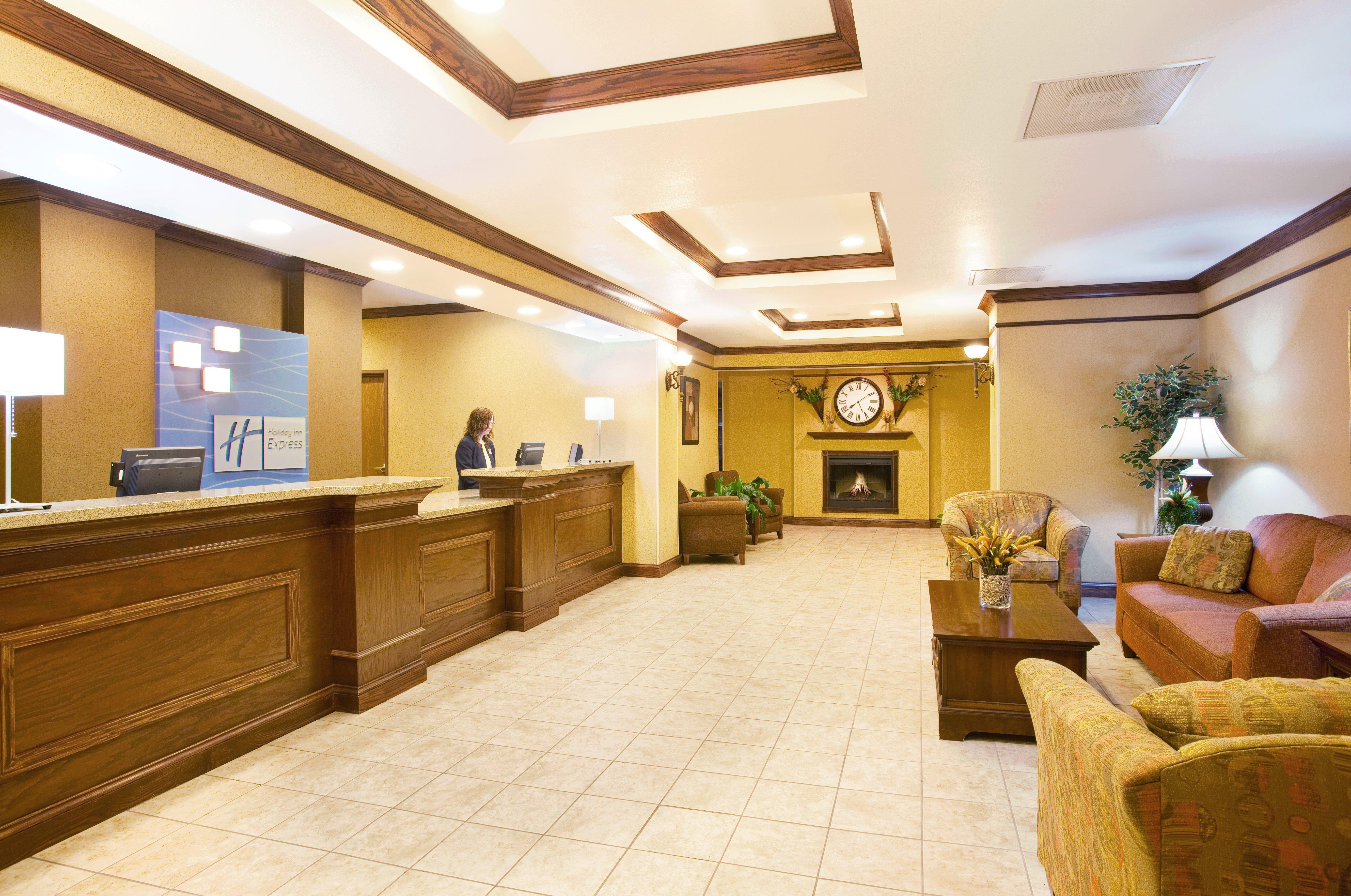 Holiday Inn Express Hotel & Suites Mattoon By Ihg Exterior photo