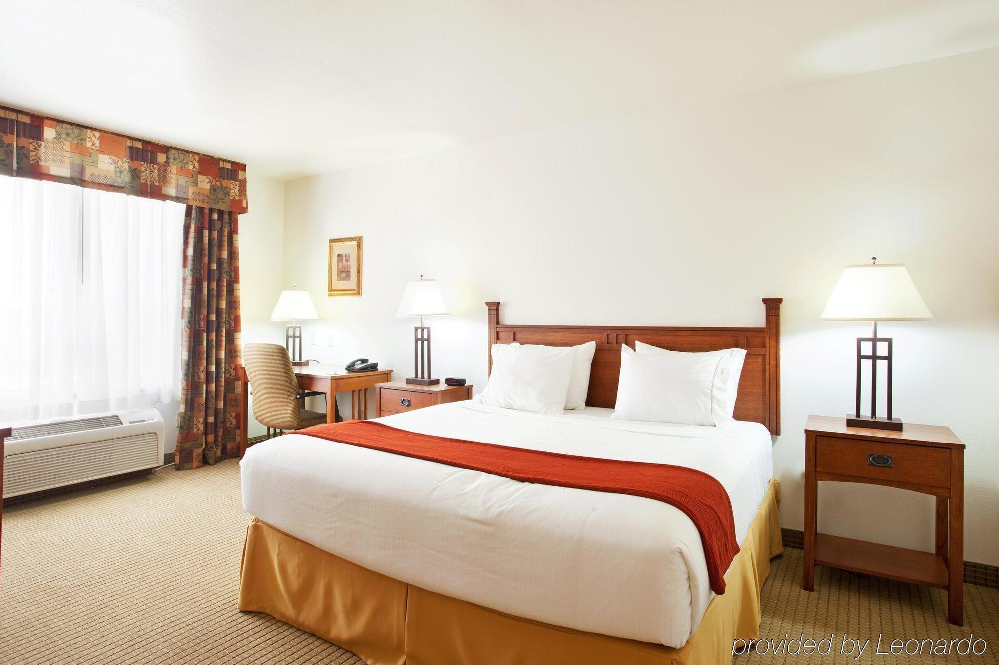 Holiday Inn Express Hotel & Suites Mattoon By Ihg Exterior photo